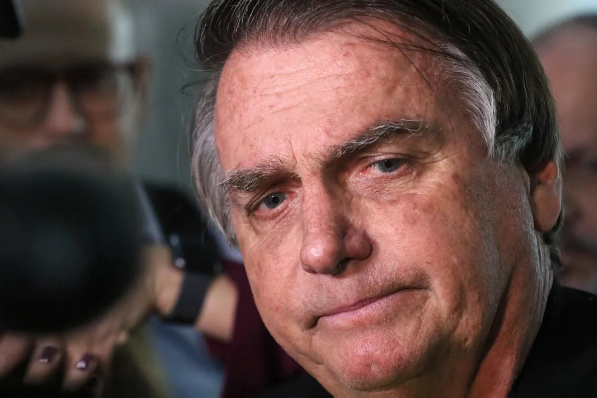 Bolsonaro afirma que vai fazer três cirurgias em setembro