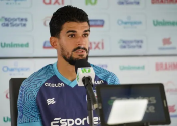 “Precisarei ficar de fora alguns dias”, lamenta Cauly após lesão anunciada pelo Bahia