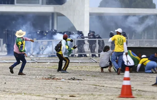 STF concede liberdade provisória a mais 90 réus pelos atos golpistas de 8 de janeiro