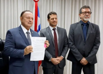 Governo da Bahia entrega PPA 2024-2027 à AL-BA e prevê financiamento de R$ 150 bilhões