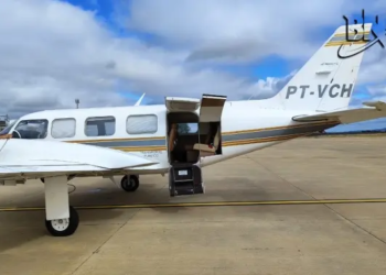 Avião com imprensa muda local de pouso após mau tempo após mau tempo em Campo Formoso