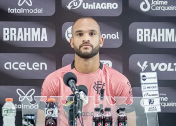 João Victor se diz tranquilo com a reserva no Vitória: “Sempre tive cabeça boa”