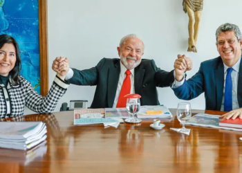 Lula assina plano de metas do governo até 2027