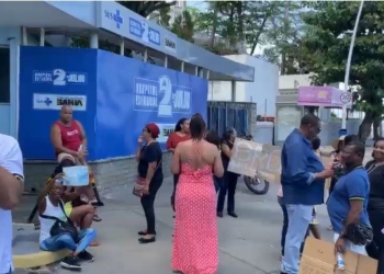 Ex-trabalhadores do Hospital Espanhol protestam contra falta de pagamento