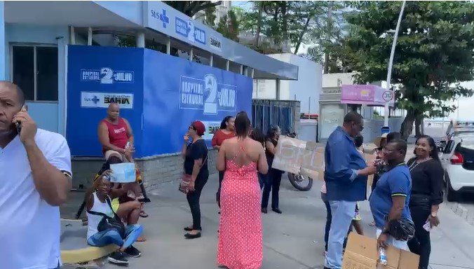 Ex-trabalhadores do Hospital Espanhol protestam contra falta de pagamento