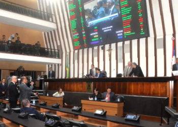 Jerônimo se ajusta com bancada governista na Alba, que esperneou