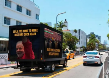 Nas ruas de Nova York, ação pede a Lula indicação de ministra negra no STF: “Hora de fazer história”