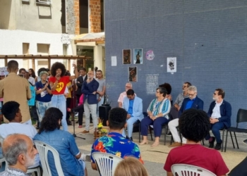 Alunos da Ufba realizam ato contra caso de transfobia cometido por professora