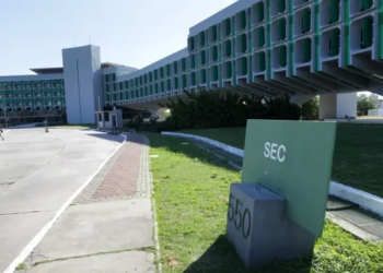 Governo proíbe cobrança de taxa para prova de segunda chamada em escolas particulares na Bahia