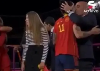 Após beijo sem consentimento em jogadora, Rubiales renuncia à presidência da Federação Espanhola