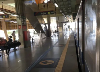 Parte da linha 2 do Metrô circula em velocidade reduzida após furto de cabos na tarde desta segunda