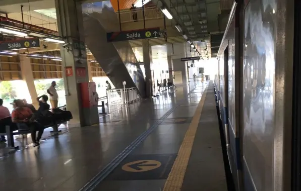 Parte da linha 2 do Metrô circula em velocidade reduzida após furto de cabos na tarde desta segunda