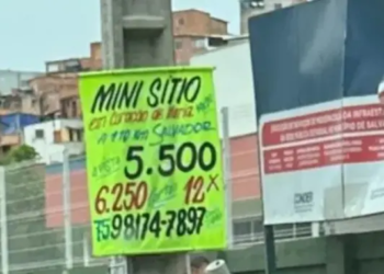 Sedur intima responsáveis por anúncios publicitários colados em postes de Salvador; prática é irregular