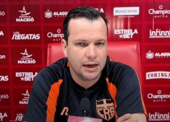 Técnico exalta atuação “quase perfeita” do CRB na goleada sobre o Vitória: “Muito orgulhoso”