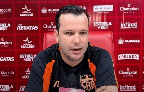 Técnico exalta atuação “quase perfeita” do CRB na goleada sobre o Vitória: “Muito orgulhoso”