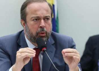 Após indicar recompra da Rlam, ministro diz que Petrobras deve readquirir refinarias privatizadas