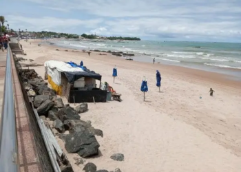 Equipamentos de barracas de praias deverão ser retirados da Orla ao fim do expediente em Salvador