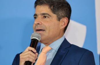 Neto admite erros na campanha, mas evita antecipar debate sobre 2026