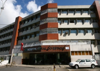 Mulher é esfaqueada por ex-namorado em Salvador