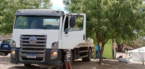 Feira de Santana publica edital de contratação de carros-pipa para zona rural