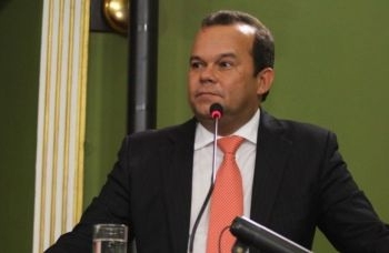 Grupo governista avança em debate sobre candidatura