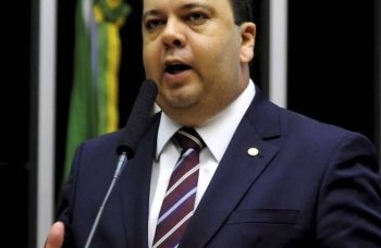 Elmar sugere que Neto ‘pagou preço em 2022’ por desistência em 2018  