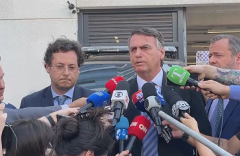 Bolsonaro fica em silêncio em depoimento à PF; defesa pede arquivamento do caso