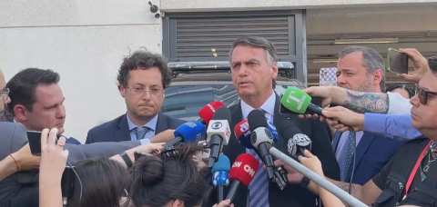 Bolsonaro fica em silêncio em depoimento à PF; defesa pede arquivamento do caso