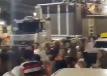 Tiros provocam tumulto durante passagem de trio do Psirico na Liberdade