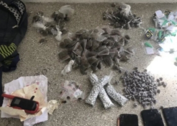 Jovens são apreendidos com porções de drogas no bairro de Pernambués