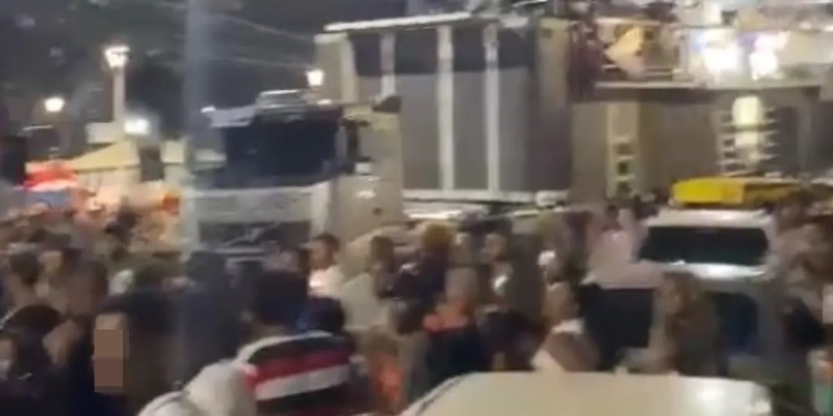 Tiros provocam tumulto durante passagem de trio do Psirico na Liberdade