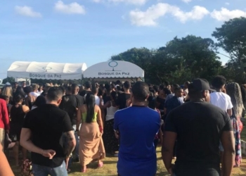 Amigos e familiares dâo adeus à Rodrigo Amendoim