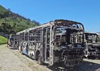 Passageiros enfrentam BRTs lotados no Rio um dia após incêndio a 35 ônibus