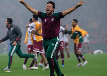 Diniz divide mérito e diz que Fluminense mereceu vaga na final da Libertadores: “Tivemos coragem”