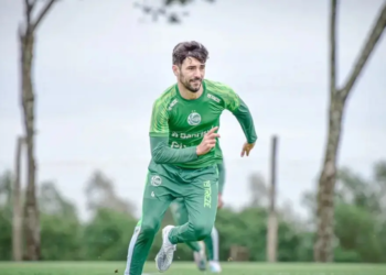 Olho nele, Vitória! Atacante vive fase artilheira e é a esperança de gol do Juventude