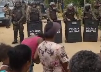 Ação de despejo retira 44 famílias que ocupam área há mais de 20 anos em Porto Seguro