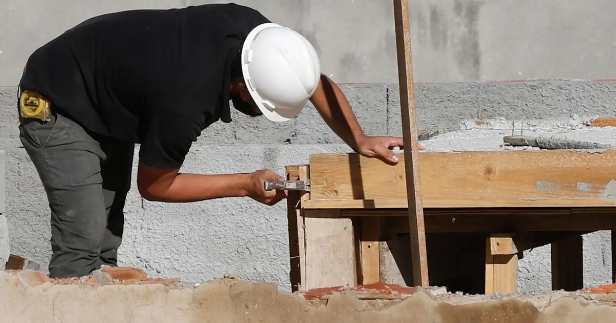 Brasil tem recorde de pessoas ocupadas e menor nível de desemprego desde 2015, diz IBGE