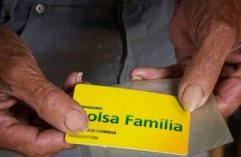 Caixa paga novo Bolsa Família a beneficiários com NIS de final 3