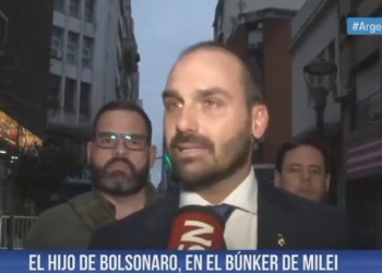 Após ser retirado do ar, Eduardo Bolsonaro vira piada na Argentina