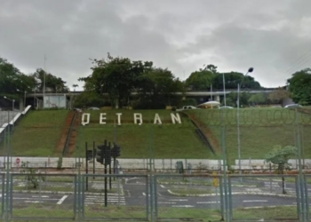 Chuva causa estrago em estrutura de prédio do Detran
