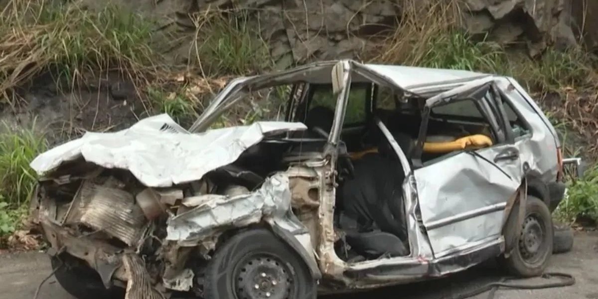Homem morre após carros colidirem na BR-101