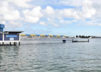 Travessia Ribeira-Plataforma é retomada nesta quinta com píer improvisado