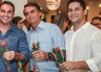 Flávio Bolsonaro e ex-sócio vivem em guerra após rompimento; entenda