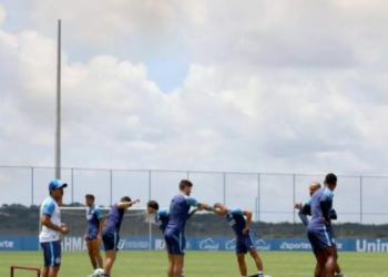 Vídeo, técnico e tático: elenco do Bahia segue trabalho com foco no Corinthians