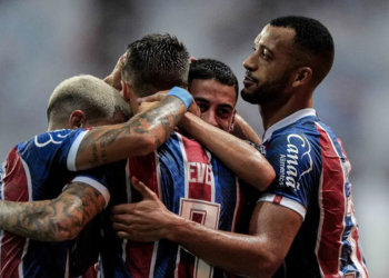 Everaldo marca, Bahia vence os reservas do Fluminense na Fonte e se afasta do Z-4