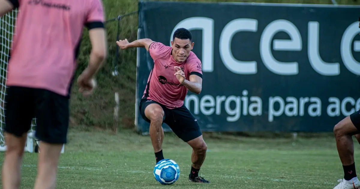 Volante Léo Gomes se despede do Vitória nas redes sociais