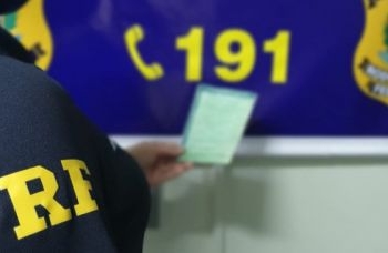 Homem é preso após ganhar carro em rifa com documento falso