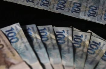 Centrão coloca parentes sem experiência na Telebras com salários de até R$ 40 mil