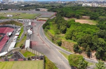 Obra de duplicação de via que facilita acesso ao estádio Barradão é iniciada