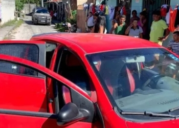 Gêmeos suspeitos de tráfico de drogas são mortos dentro de carro na Bahia